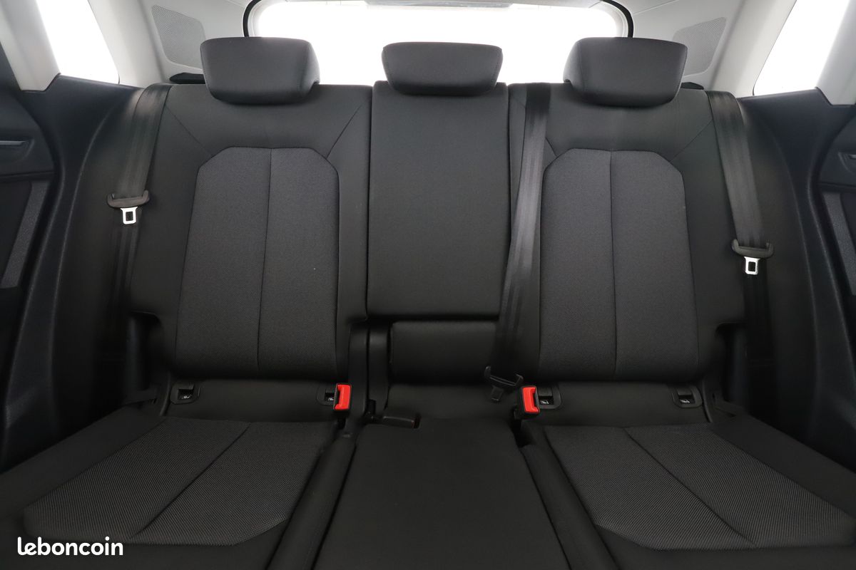 Audi Q3 35 TFSI Design S Tronic 7 150 ch (image 9)