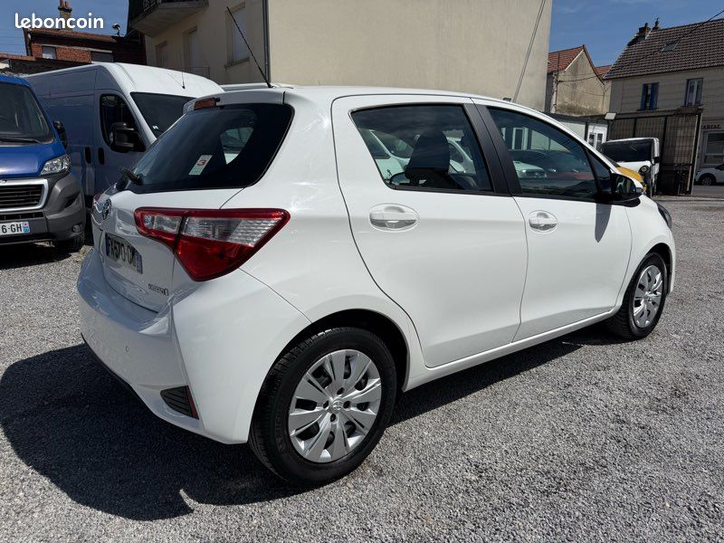 Toyota Yaris HSD 100H Hybrid Dynamic business (image 2)