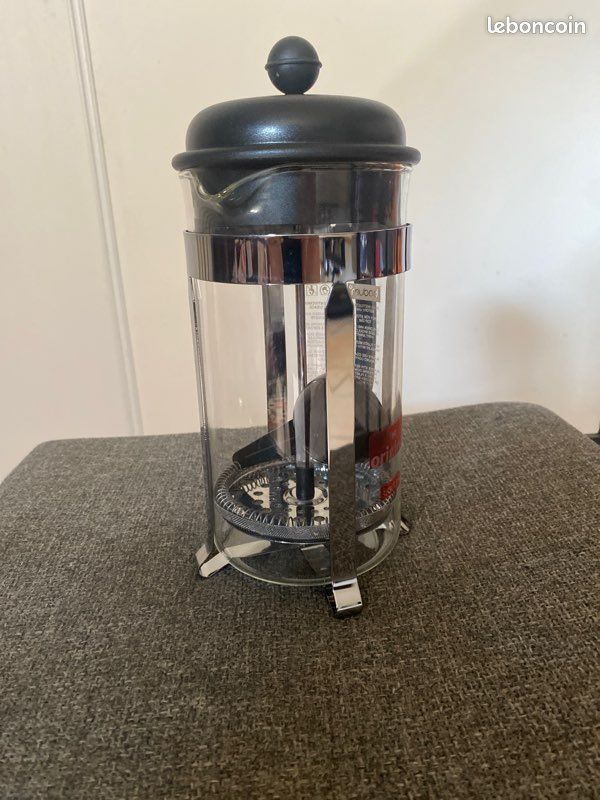 Lot Bodum : Cafetière à piston 8 tasses + Mousseur à lait (image 1)