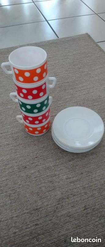 Grandes tasses en arcopal vintage (image 1)