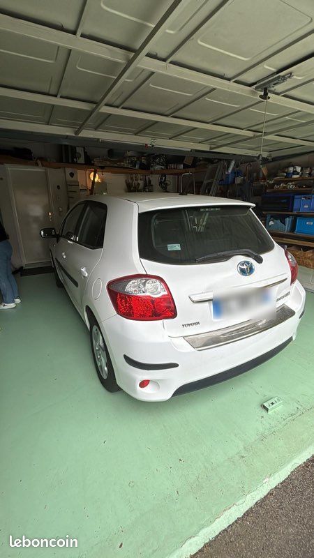 Toyota auris (image 1)