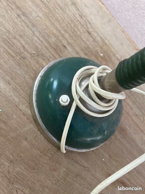 Lampe de bureau vintage articulée double lumière – vert et métal (image 3)