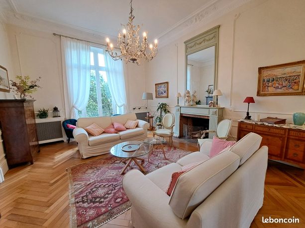 Maison 9 pièces 373 m² — 4