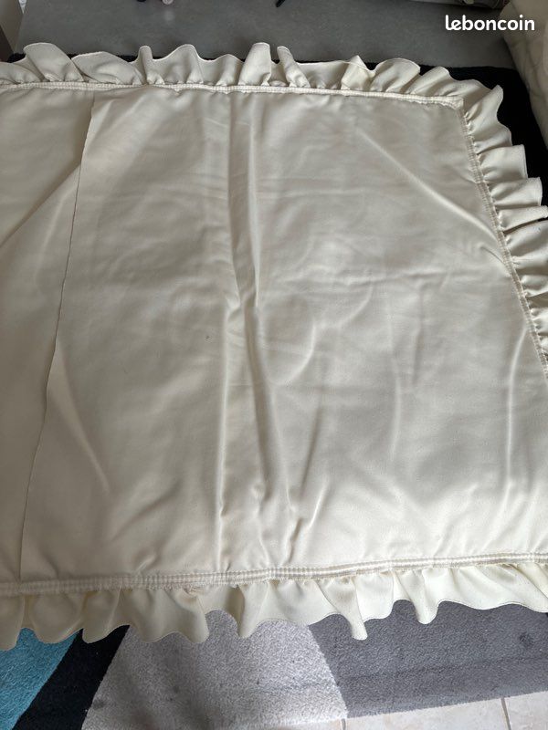 Couvre lit et 2 housses de coussins 65 x 65 (image 2)