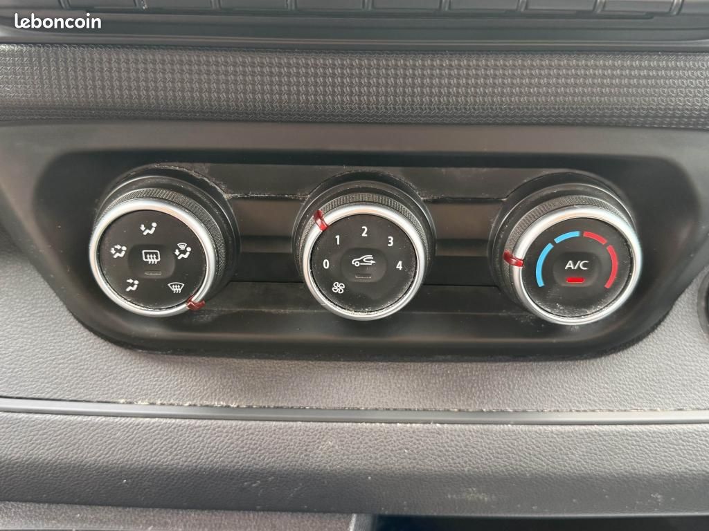 RENAULT TRAFIC L1H1 2800 Kg 2.0 Blue dCi - 130 Fourgon Confort TVA RECUPERABLE + CLIM (image 19)