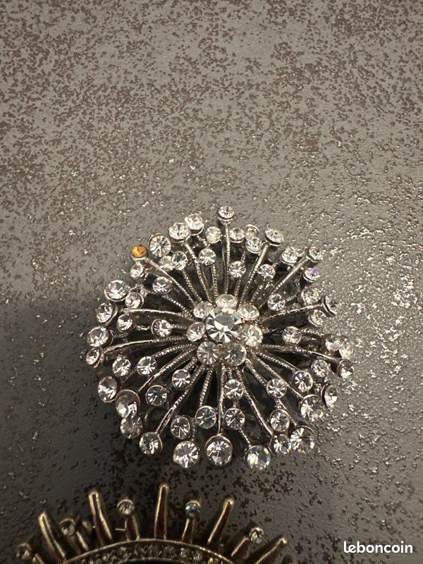 Broche Vintage Fantaisie N216 - Bijou Ancien Occasion, Parfait Pour Customiser Vos Looks