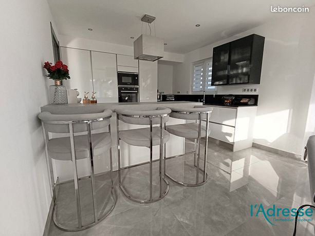 Propriété 5 pièces 145 m²
