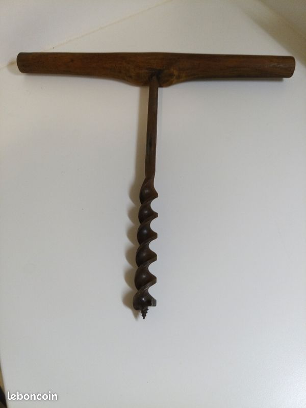 Outil ancien vrille tarière de menuisier charpentier métiers