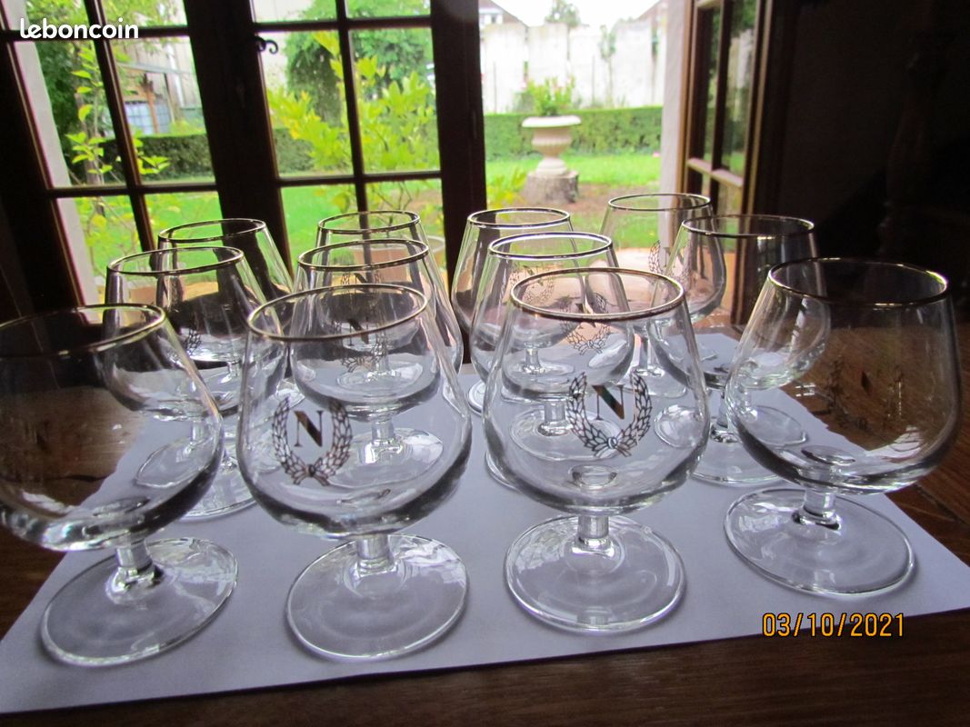 Lot de 12 verres à Cognac Ecusson N doré (image 1)