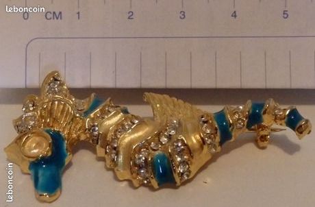 Des pendentifs et des broches (image 3)