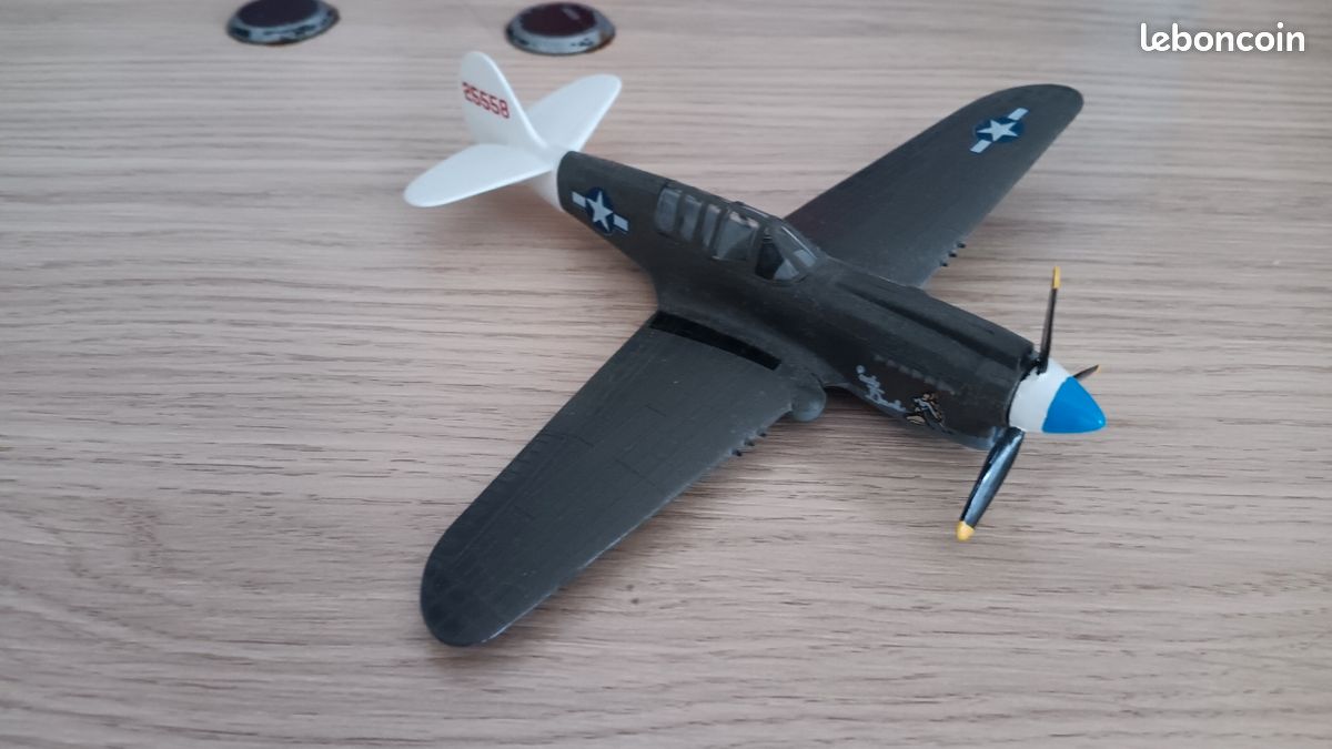 Maquette d'avion P-40 Warhawk 1/72 (image 2)