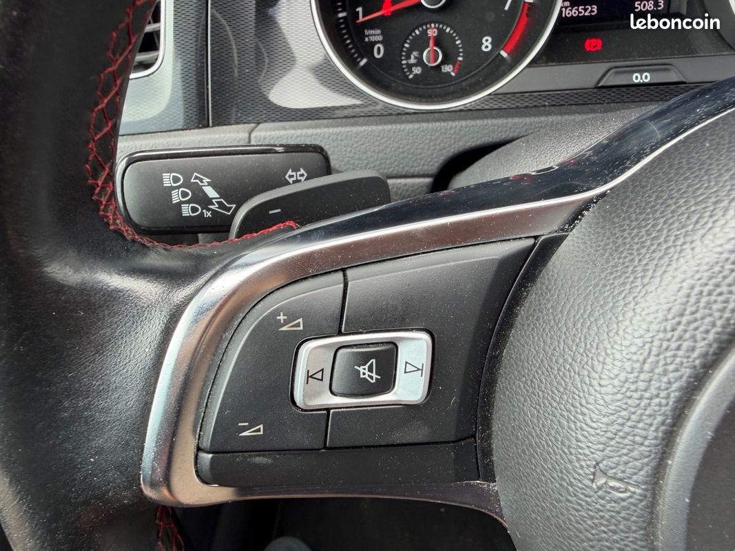 VOLKSWAGEN GOLF 7 GTI 2.0 TSI 220ch DSG6 - Sièges Chauffants / Carnet d'entretien - (image 29)