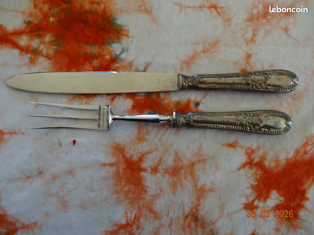 129. Paire de couverts à gigots en métal argenté à décor de - Lot