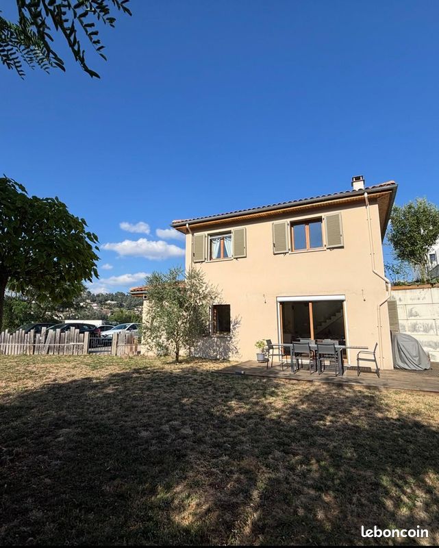 Maison 5 pièces 102 m² · à Saint-Genest-Lerpt · 102 m² · 335 000 €