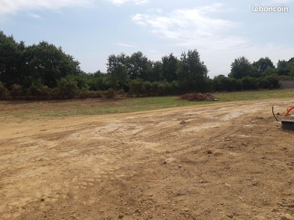 Terrain 700 m² · à Grisolles · 121 000 €