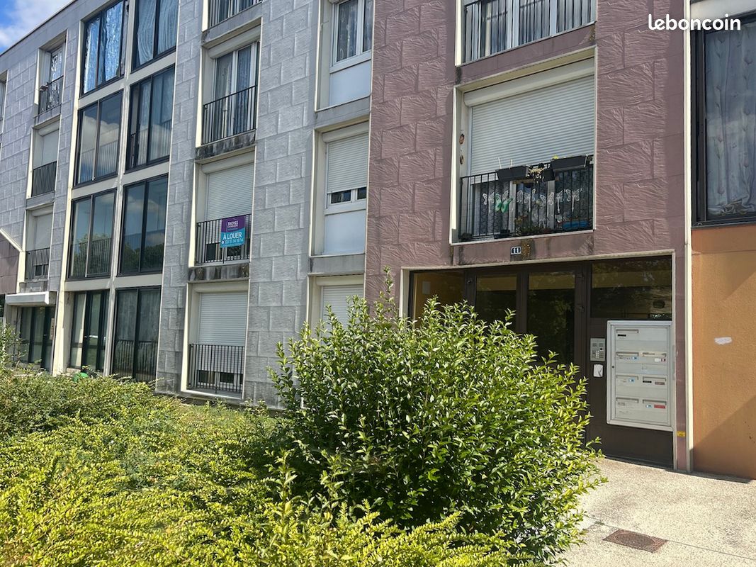 Appartement 4 pièces 79 m² · à La Chapelle-Saint-Luc · 79 m² · 750 €
