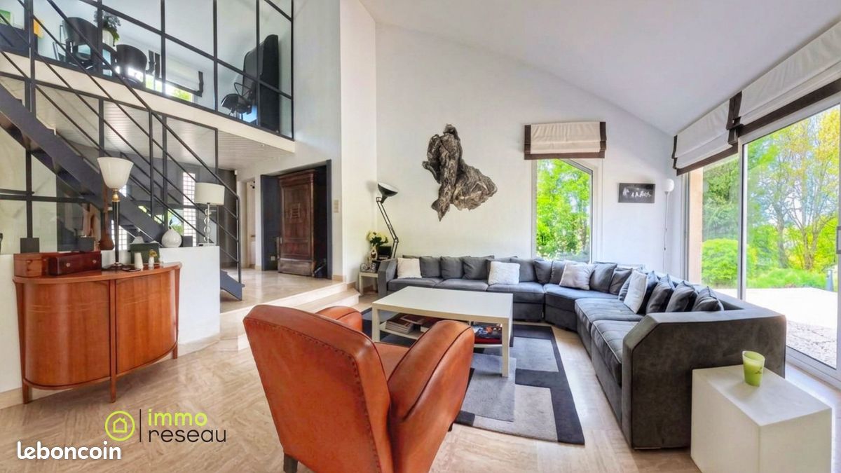 Maison 10 pièces 240 m² · à Chemillé-en-Anjou · 240 m² · 574 750 €
