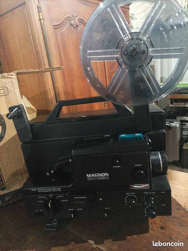 Projecteur Super 8 Magnon JE 5 – Vintage Japonais Années 70 Avec Haut-parleur