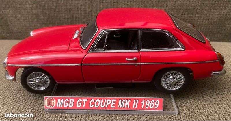 Autoart 1:43 - Modelbil (2) - MG MGB GT Coupé MKII