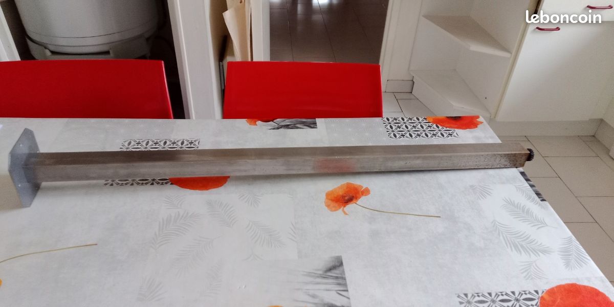 Deux pieds de table IKEA UTBY (image 3)