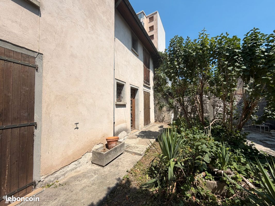 Maison 4 pièces 109 m² · à Grenoble · 109 m² · 65 000 €