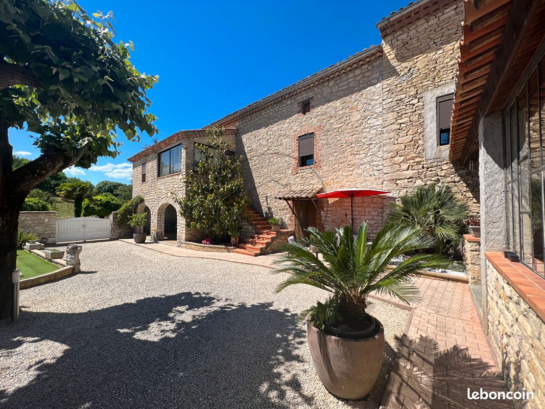 Maison 5 pièces 140 m² · à Rochegude · 140 m² · 495 000 €