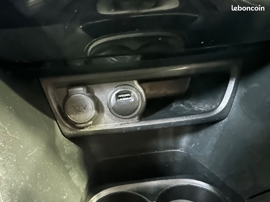 Peugeot 2008 1,5 BLUE HDI 100 CH Allure Carplay (image 22)