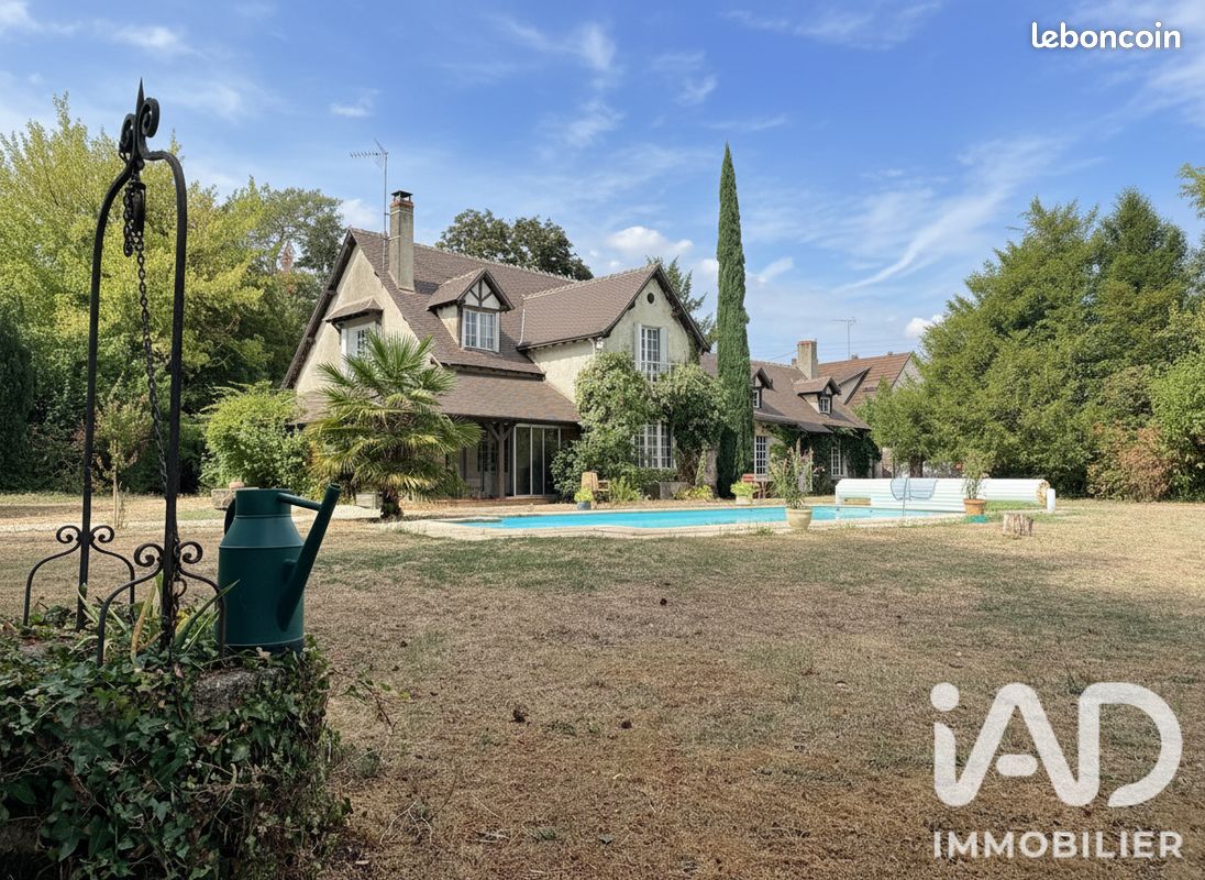 Maison 9 pièces 240 m² · à Montgivray · 240 m² · 320 000 €