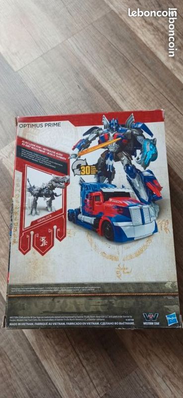 Robot Optimus prime (image 2)