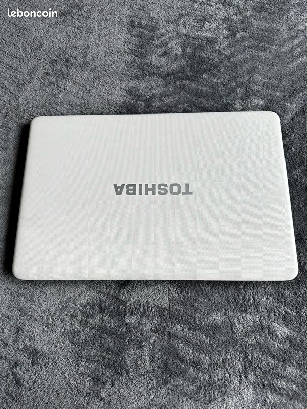 Ordinateur Portable Toshiba Satellite C670D-11K - Pour Pièces Ou à Réparer, état Inconnu