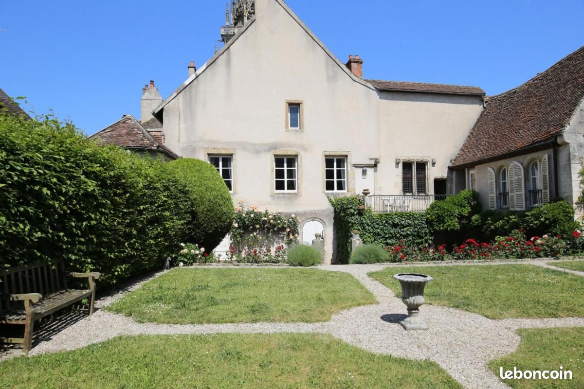 Maison 8 pièces 240 m² · à Autun · 240 m² · 420 000 €