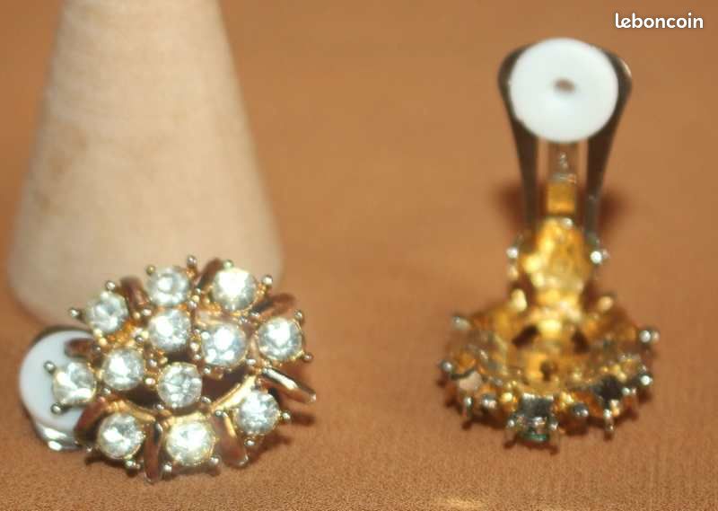 Fichier STL BOUCLES D'OREILLES À CLIP SIGNÉES VINTAGE MODÈLE IMPRIMABLE