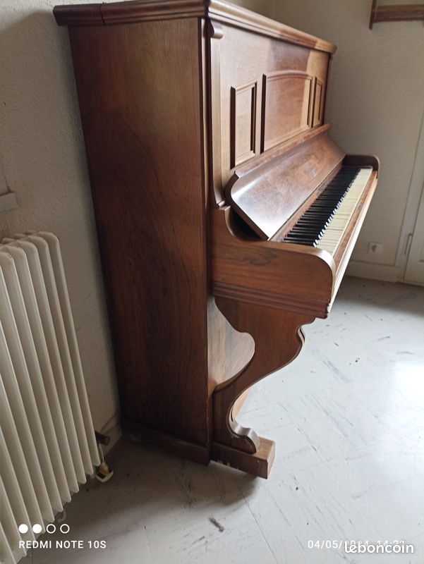Piano (image 1)