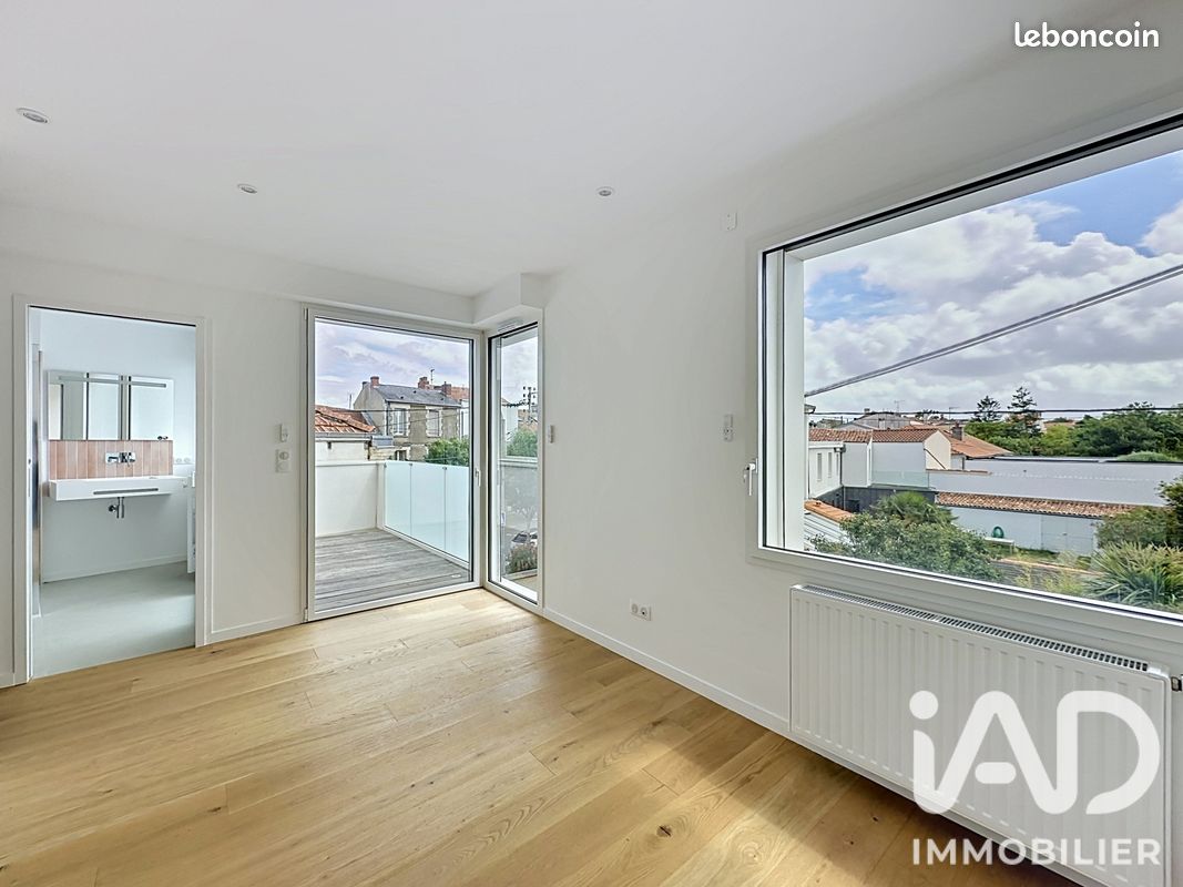 Appartement 4 pièces 147 m² · à La Rochelle · 147 m² · 990 000 €