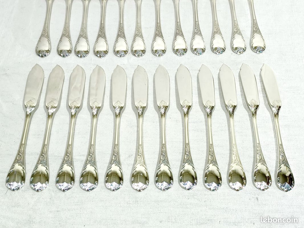 12 couteaux de table Marly en métal argenté