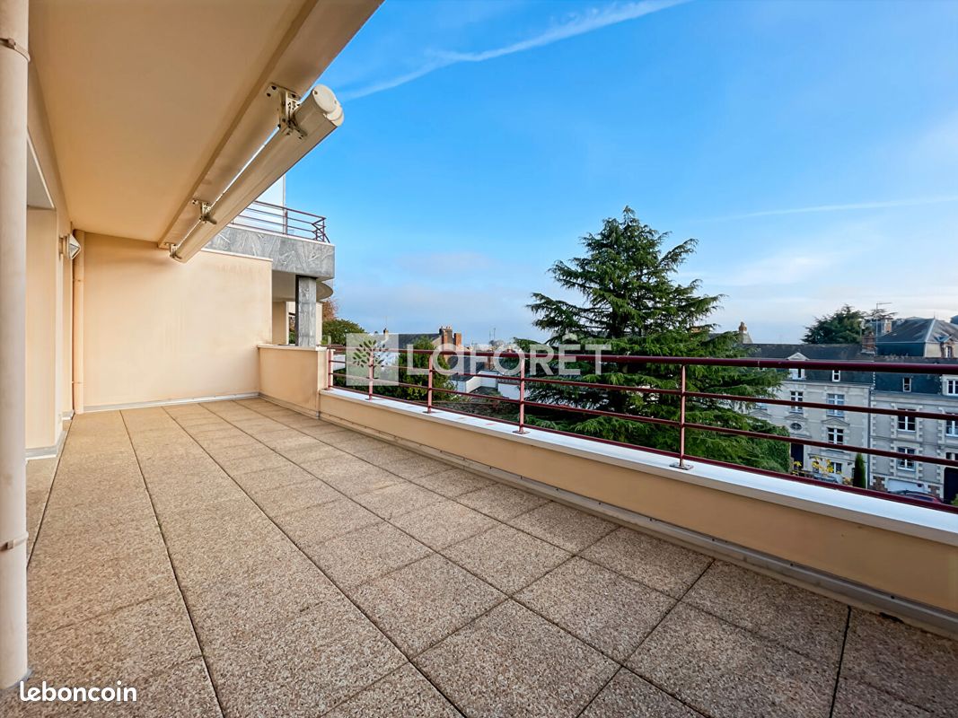 Appartement 5 pièces 102 m² · à Cholet · 102 m² · 800 €