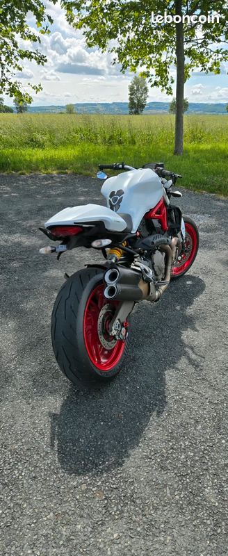 Ducati monster 821 blanc (image 3)
