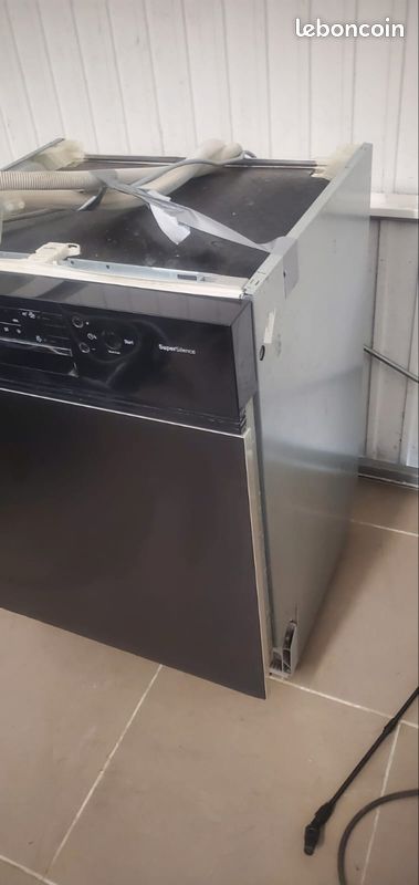 Lave vaisselle Bosch super silence
Type SM6P18
SMI53M86EUpour pièces (image 3)