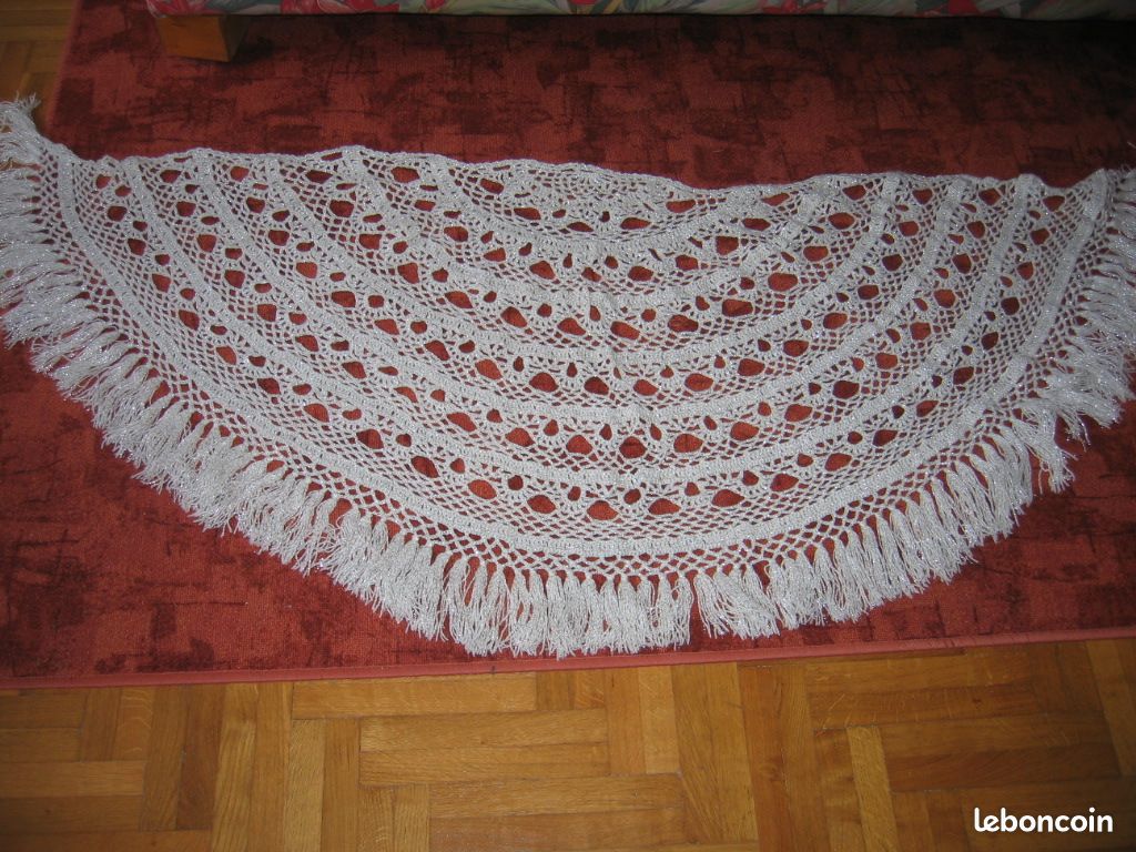 Châle au crochet (image 1)