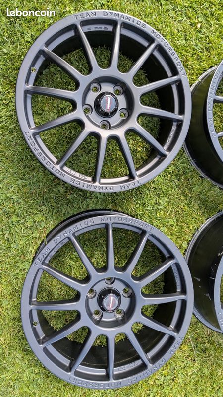 4 Jantes légères Clio 3 RS (image 1)