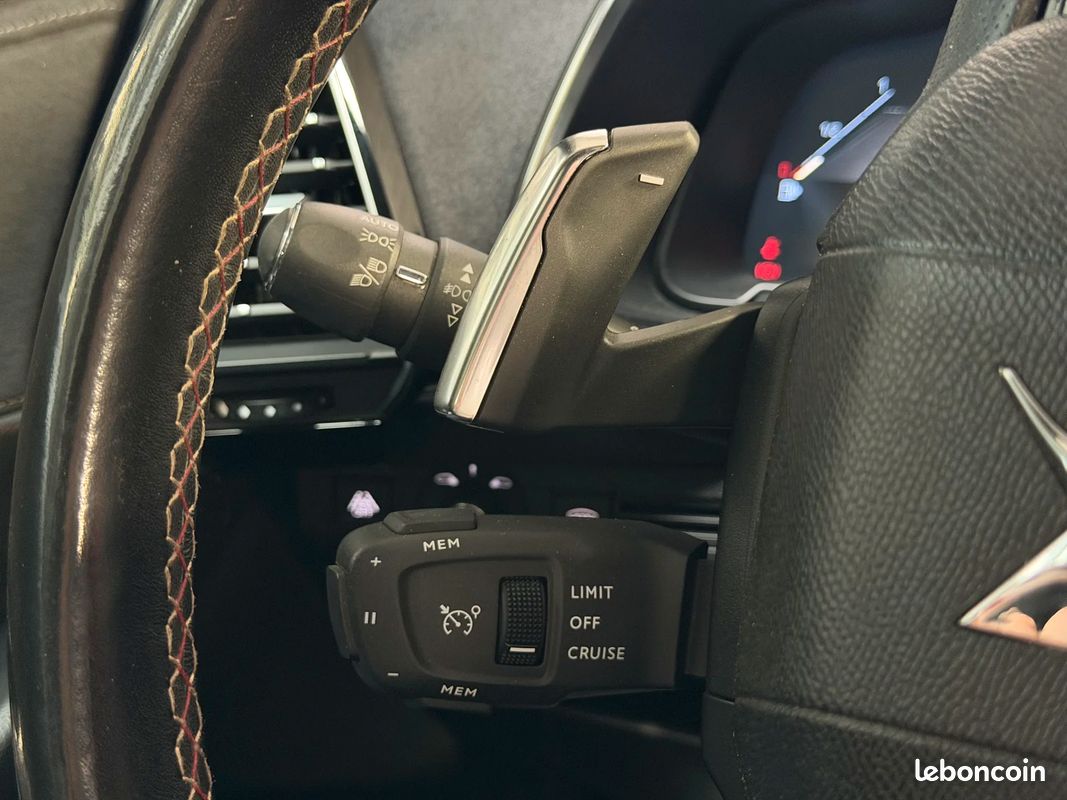 DS7 Crossback Performance Line 1.6 THP 225 EAT8 - Entretien suivi / Toit ouvrant / Attelage / CarPlay / Sellerie Cuir-Alcantara (image 30)