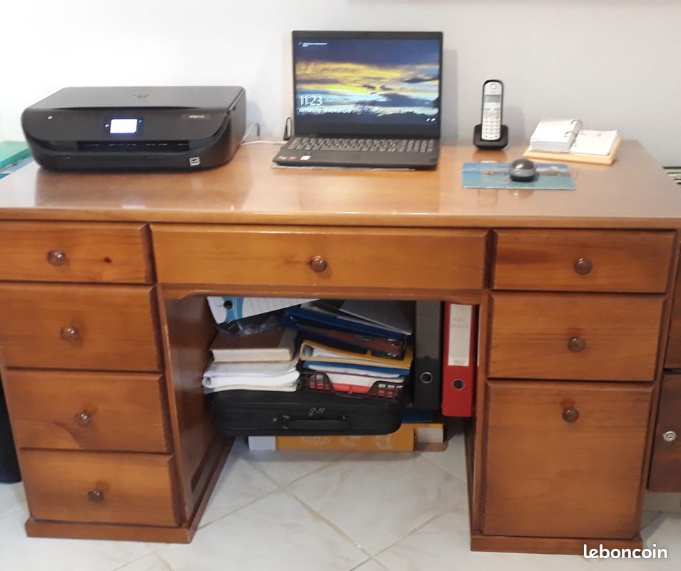 Bureau (image 1)