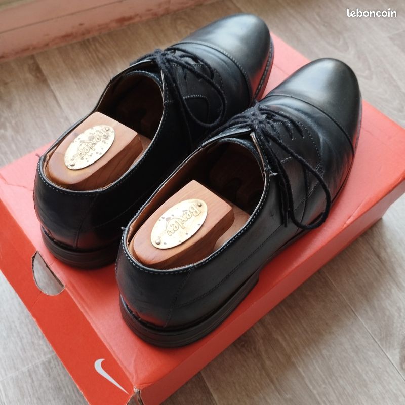 Paire de souliers Clarks T 43 (image 3)