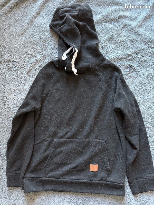 Hoodie noir à capuche doublée et lien tressé – SHEIN – Taille M (image 1)