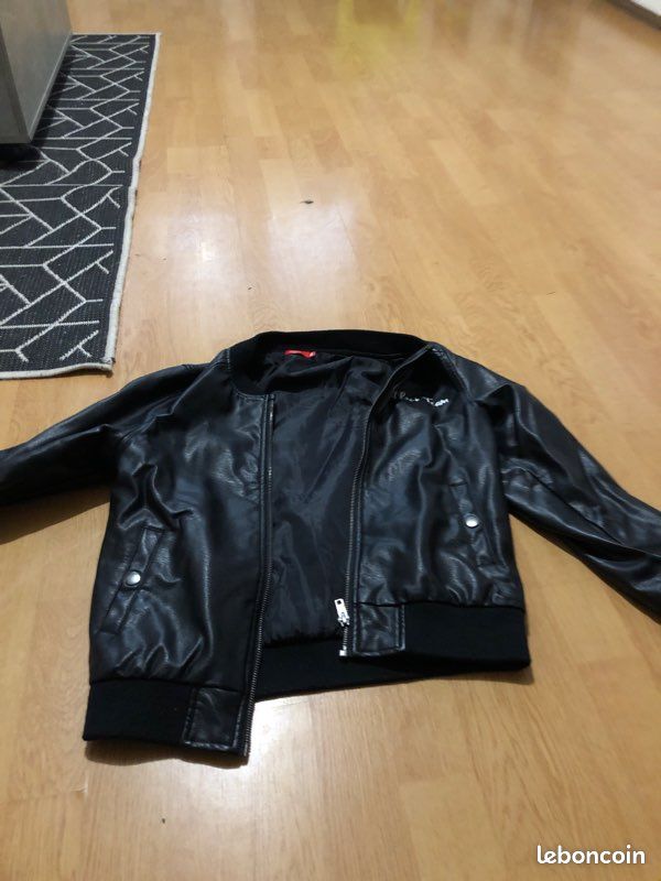 Je vends cette veste en cuir  (image 1)