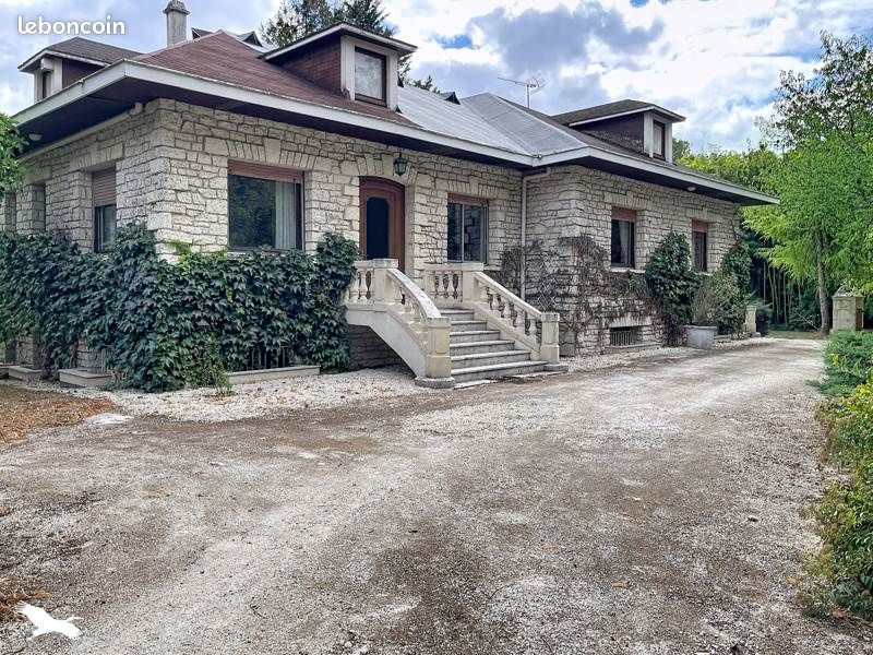 Maison 11 pièces 245 m² · à Nersac · 245 m² · 248 999 €