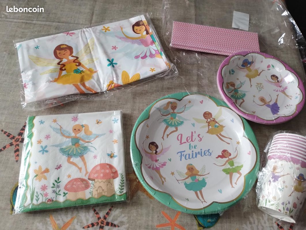 Ensemble de vaisselle sur le thème de la fête d'anniversaire Assiettes