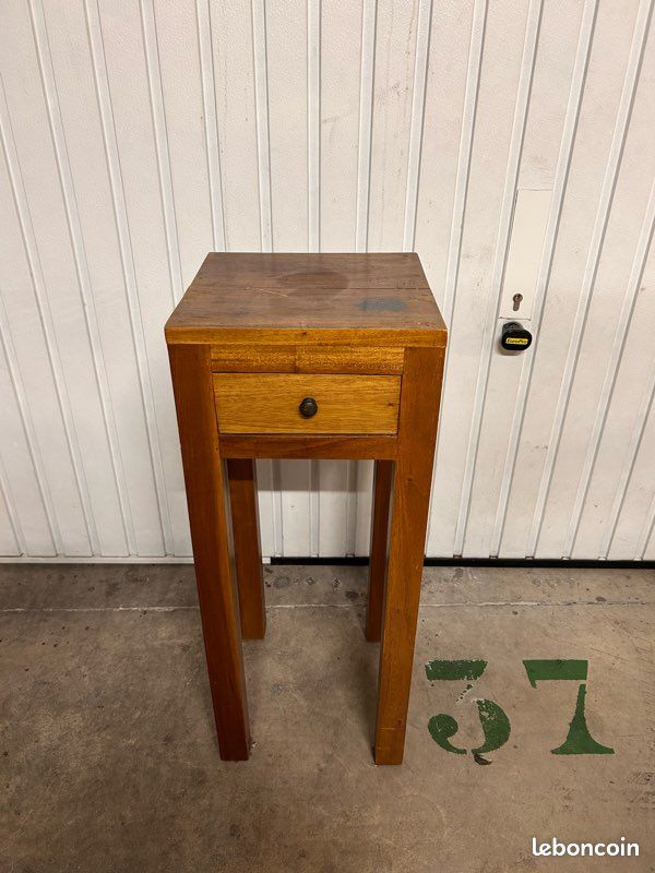 Table guéridon en bois (image 1)