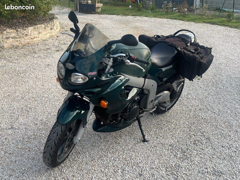 Triumph sprint rs (image 1)