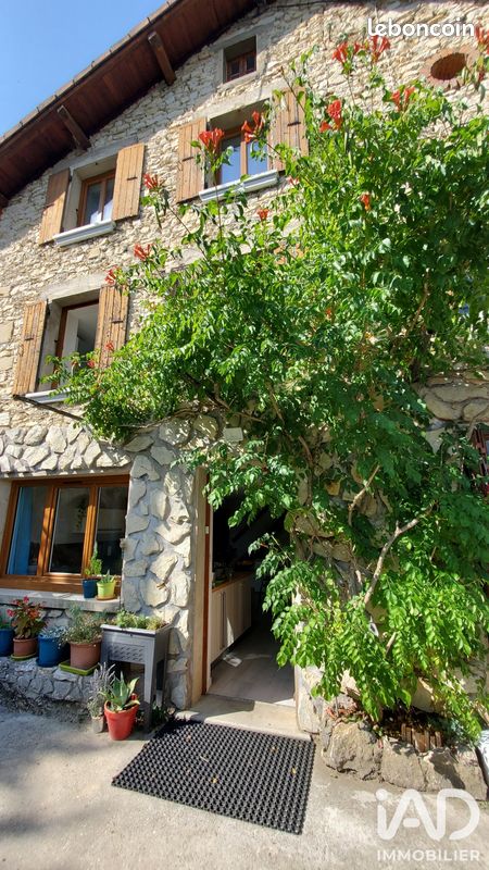 Maison 9 pièces 179 m² · à Rencurel · 179 m² · 285 000 €